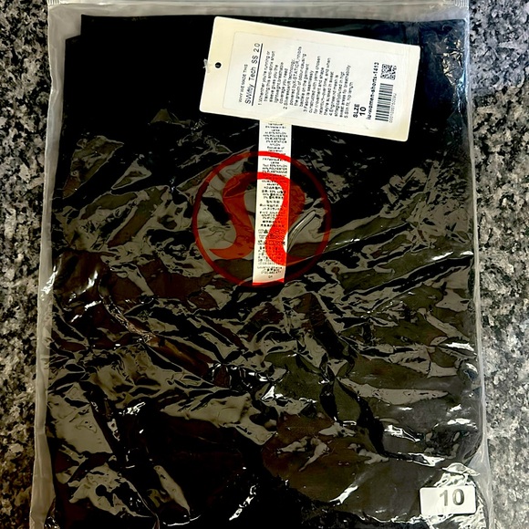 BNWT Lulu lemon swiftly tech t-shirt - Picture 2 of 3